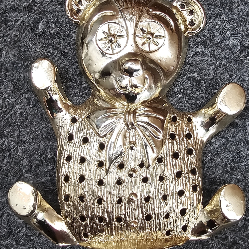 Charming Gold Bear Earring Holder - Picture 1 of 1